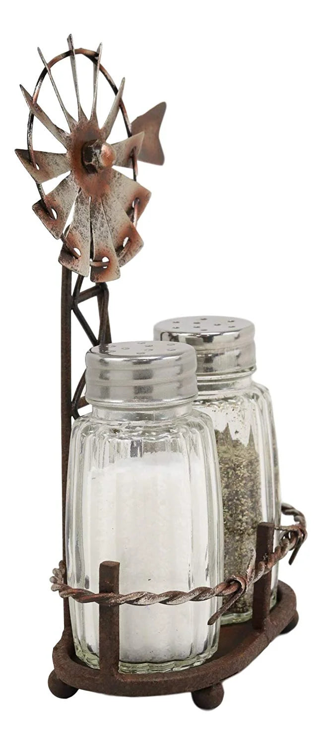 Salt And Pepper Shakers Set B715