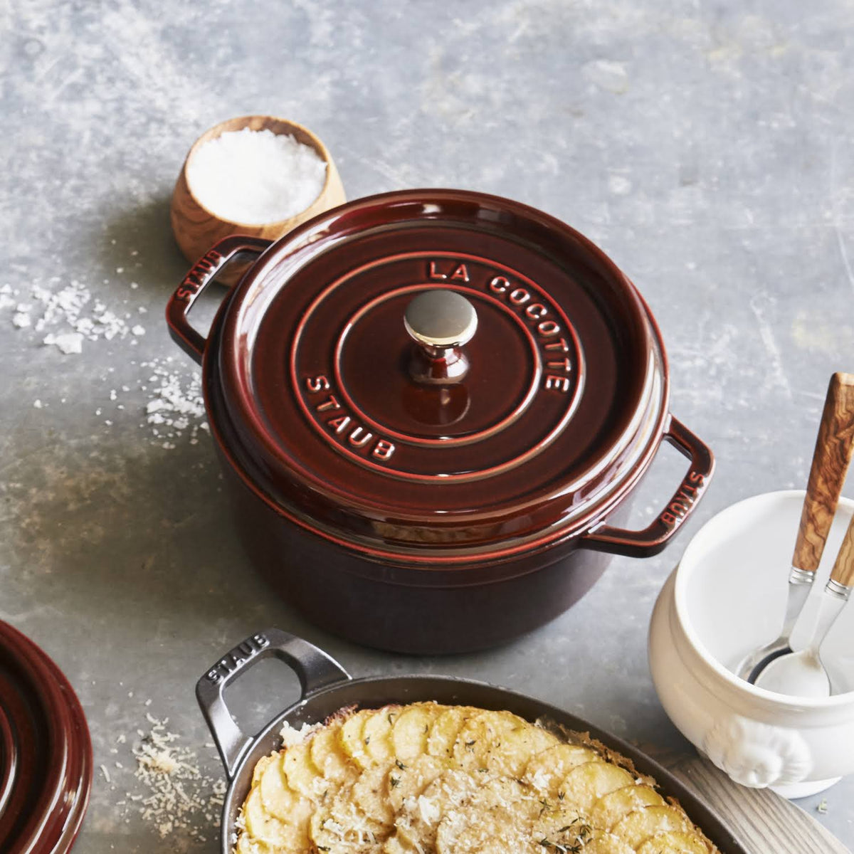 Cast Iron 2.75-Quart Round Cocotte I81837
