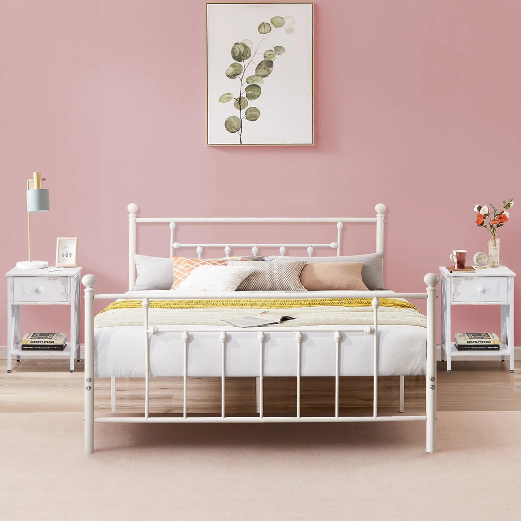 White 3-Pieces Bedroom Set with Platform Bed Frame and 2 Nightstands Full M323602