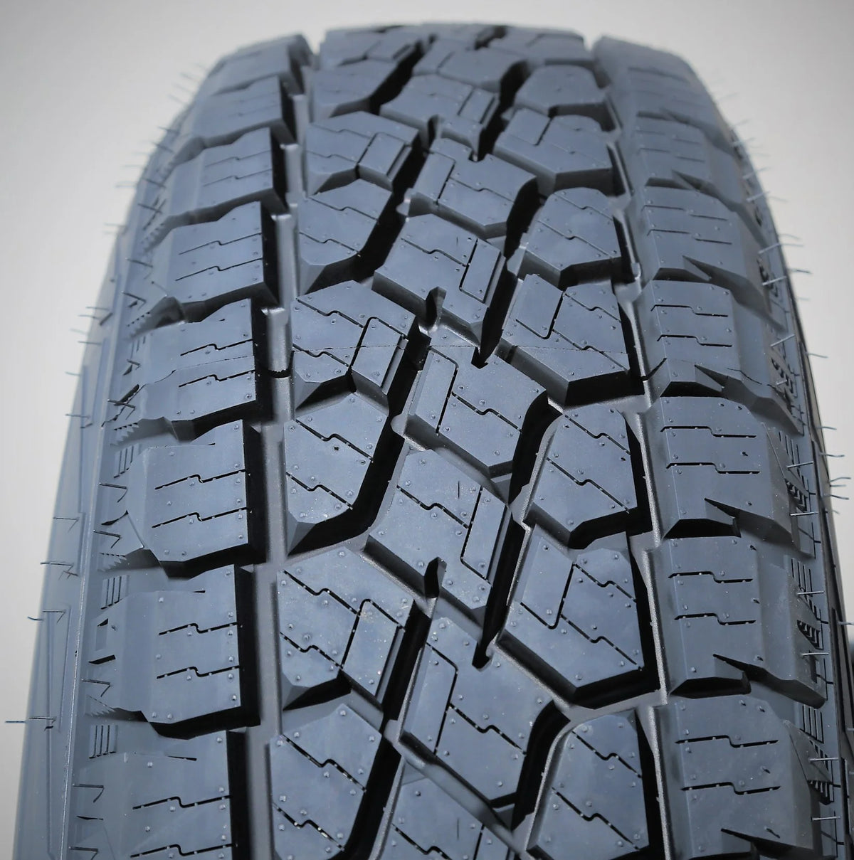 265/60R18 110H All Terrain Tire E908134