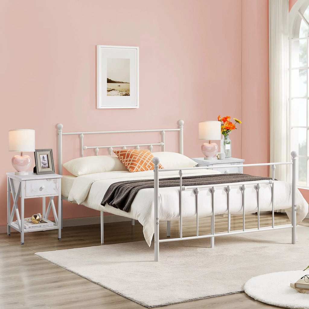 White 3-Pieces Bedroom Set with Platform Bed Frame and 2 Nightstands Full M323602